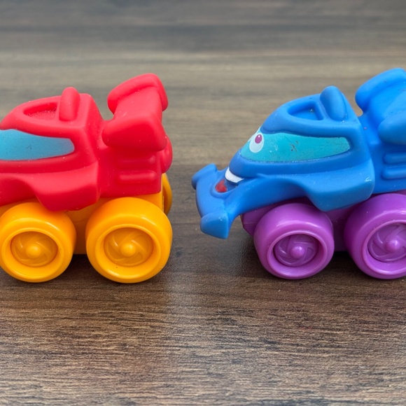 Vintage 2005 Hasbro Tonka Lot Chuck & Friends Plastic Sports Race Cars Red Blue - Picture 2 of 10